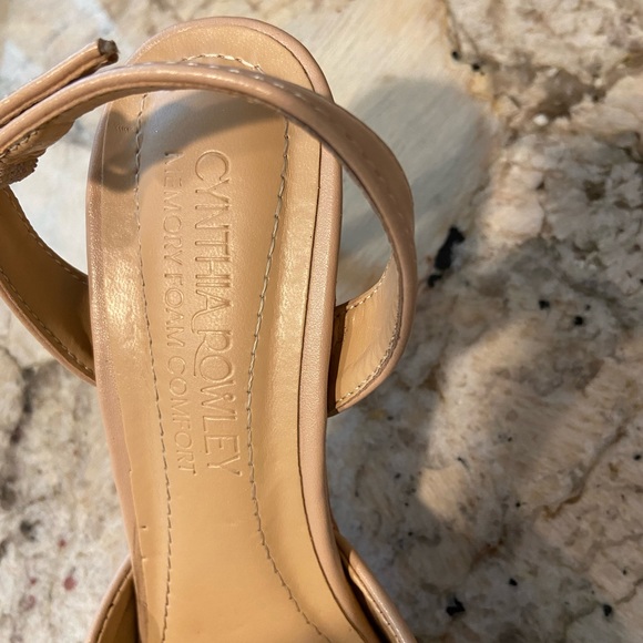 Cynthia Rowley Memory Foam Comfort - Size 6.5 - Beige - Picture 4 of 5